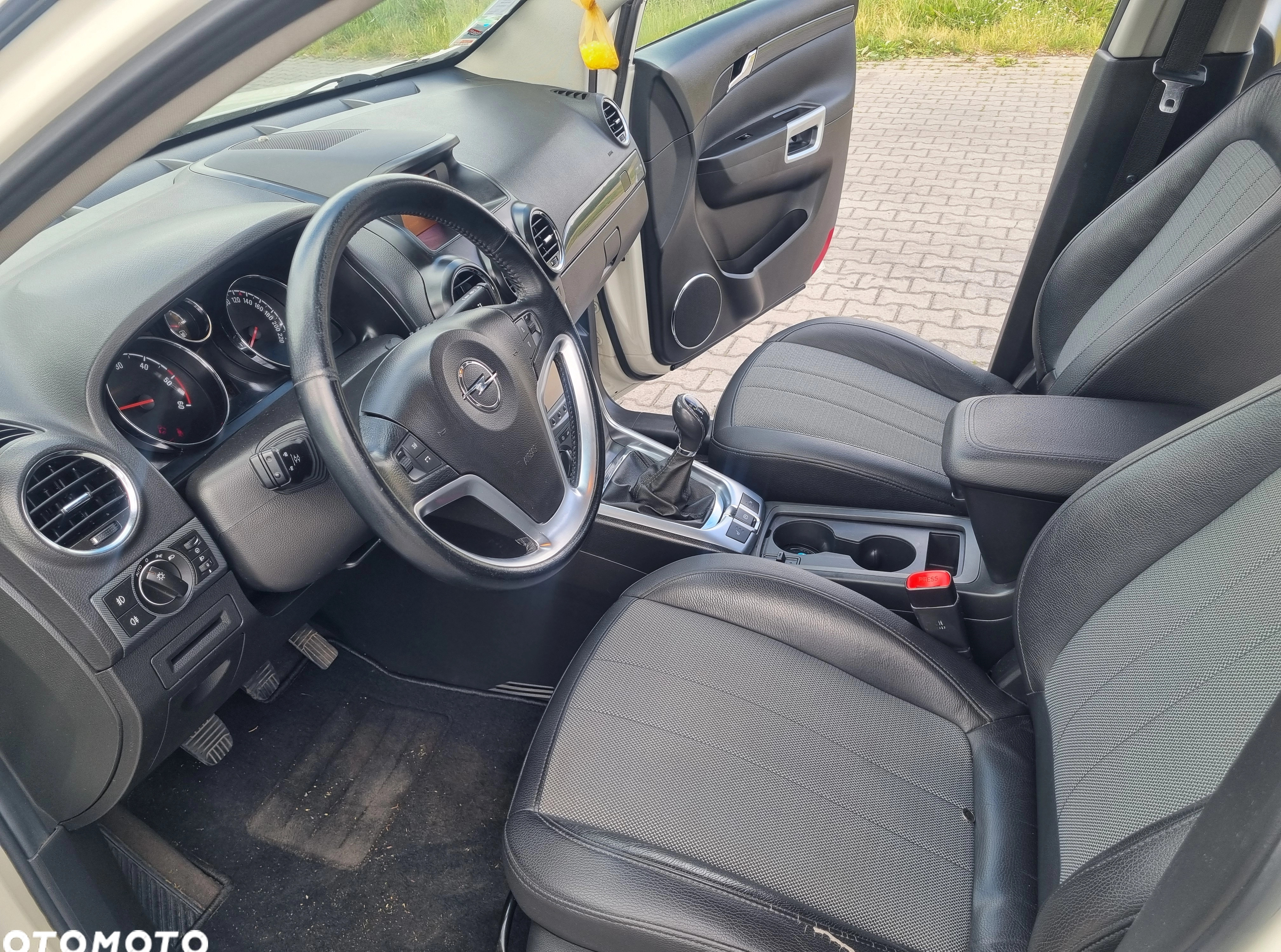 Opel Antara cena 30900 przebieg: 166200, rok produkcji 2012 z Jarocin małe 191